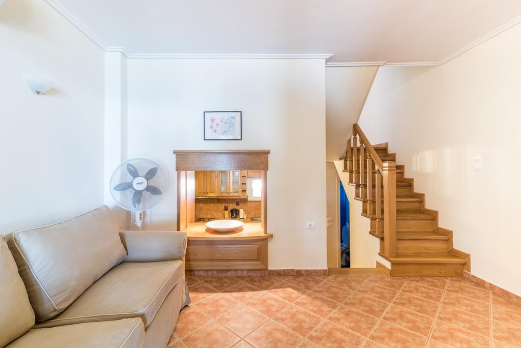 Golden Sand Apartments Vromonérion 客房 照片